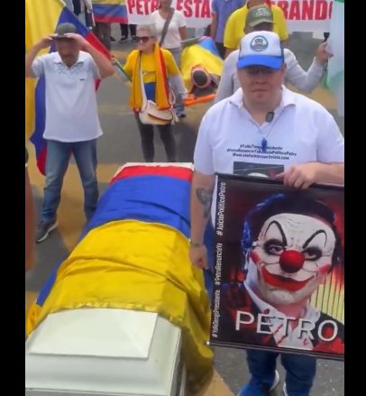 JulianProgre's tweet photo. @HombreJurista @petrogustavo Ante esta situación tengo 2 cosas por decir. 

1. Entiendo la nobleza de nuestro presidente en no ensañarse en contra de un ignorante  q se dejó contaminar del URIBISMO

2. Creo q es importante centar un castigo energico un precedente de lo contrario las amenazas no  van a parar https://t.co/bBd6vCmhEi
