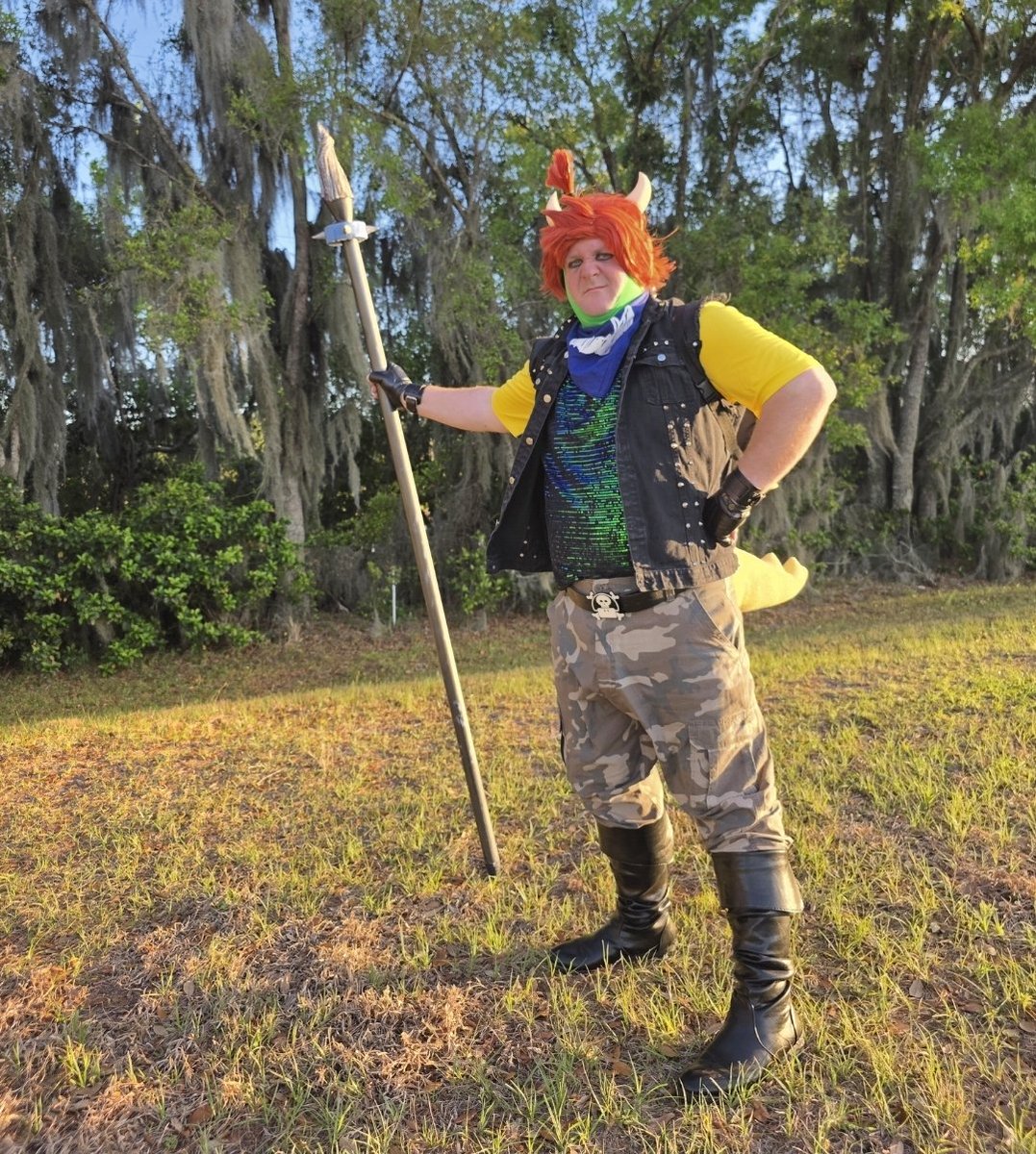 retrorobreviews's tweet photo. THE KOOPA PRINCE HAS RETURNED!!!!! Bowser Jr at your service and ready to teach those plumbers a lesson. Special thanks to my mom for the eye shadow make up and photo taking!!!!! #bowserjr #cosplaycostume #magicpaintbrush #koopaprince #retrorobbyreviews https://t.co/ZnrIqQxaOn