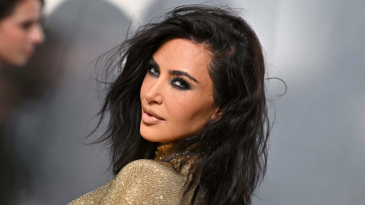 Complex Style tweet media