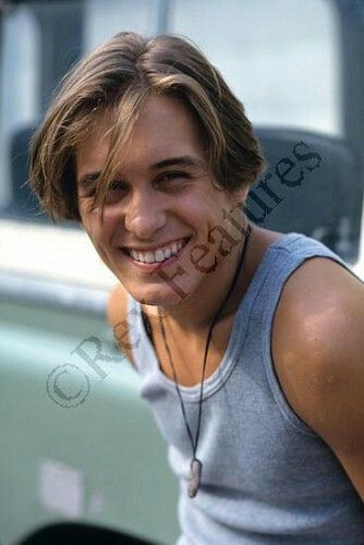 gary barlow’s budgie smugglers tweet media