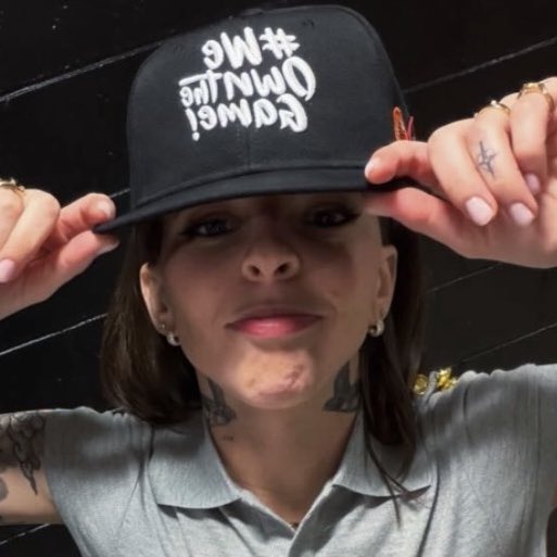 elizabeth tweet media