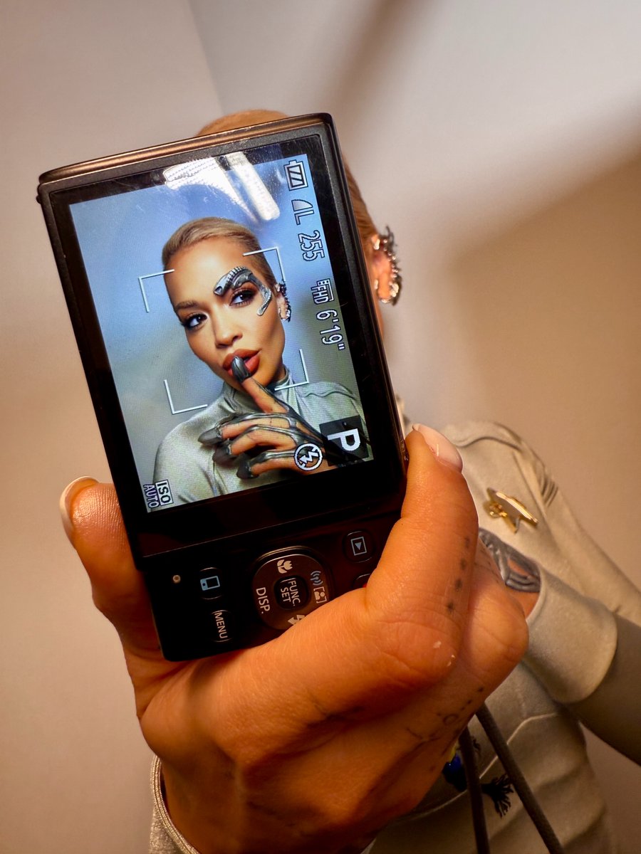 Rita Ora tweet media