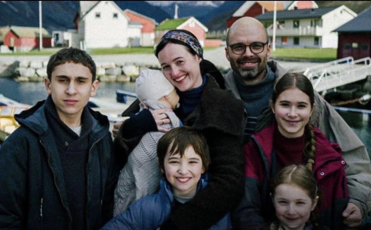 Sebastian Stan Brasil tweet media