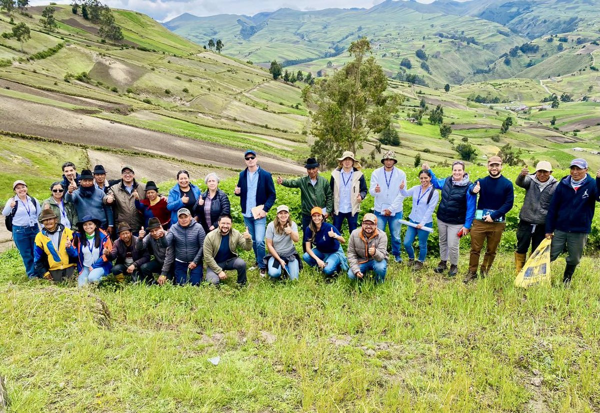 AgriculturaEc's tweet image. #Cotopaxi | Realizamos un recorrido territorial junto a la misión del @IFADespanol y productores de las juntas de riego Jatun Juigua Yacubamba, La Merced Potrerillo, Pucará Cruz Pamba y San Cristóbal, del cantón #Pujilí, con el objetivo de identificar oportunidades de