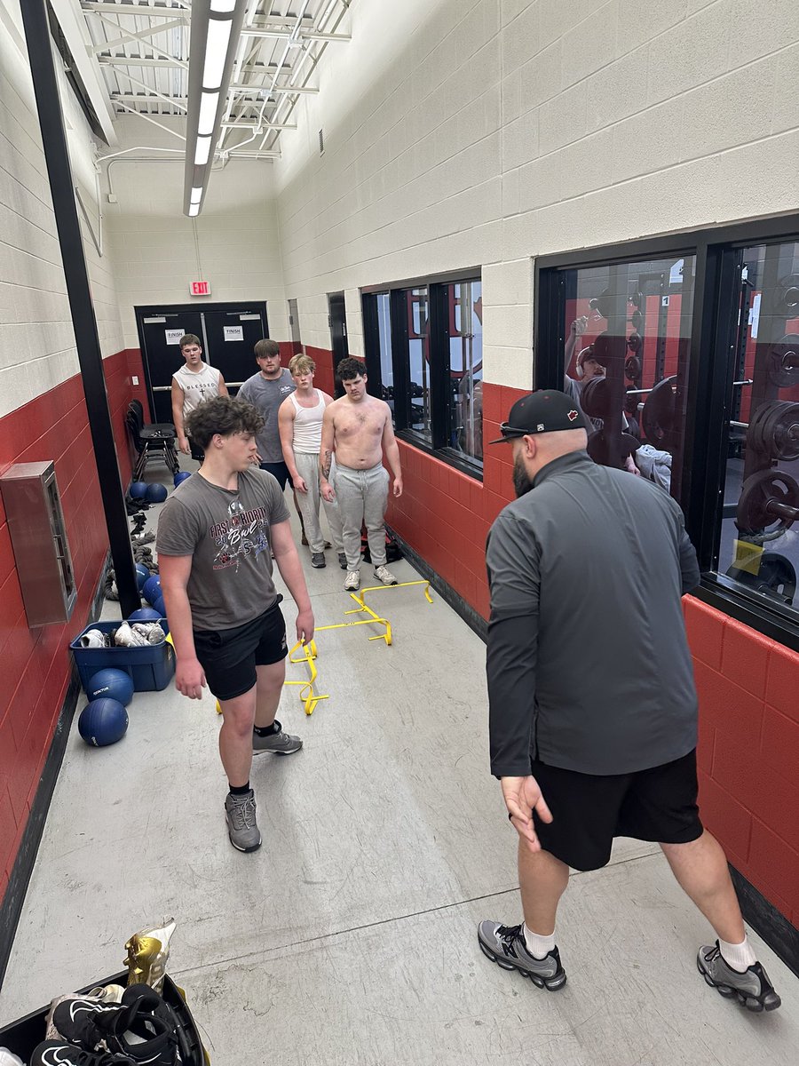 HarlanCountyFB's tweet photo. Offensive Linemen staying extra to get some foot work and hand work in today.

#HawgsLeadTheWay #Finish https://t.co/LATdnugYx9