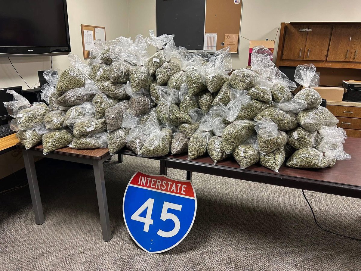 STONERS R US 🍃 tweet media