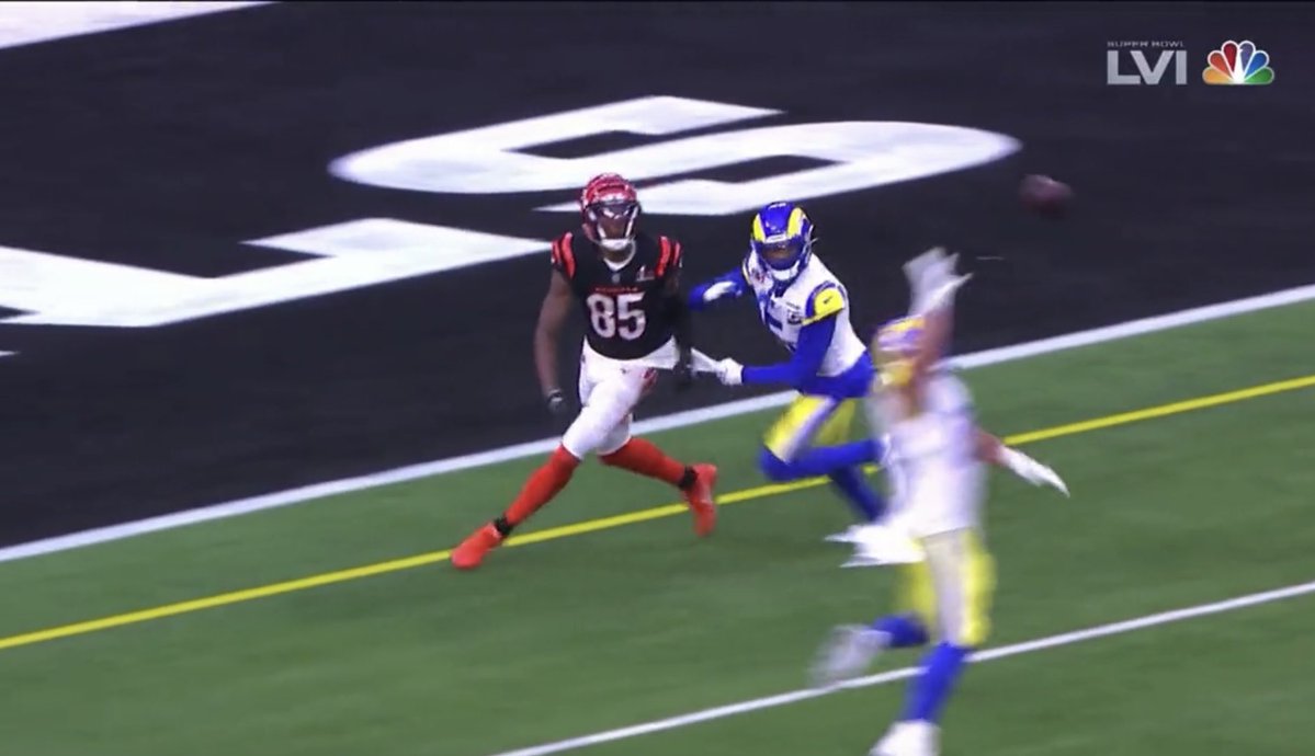 DylΔn™ tweet media