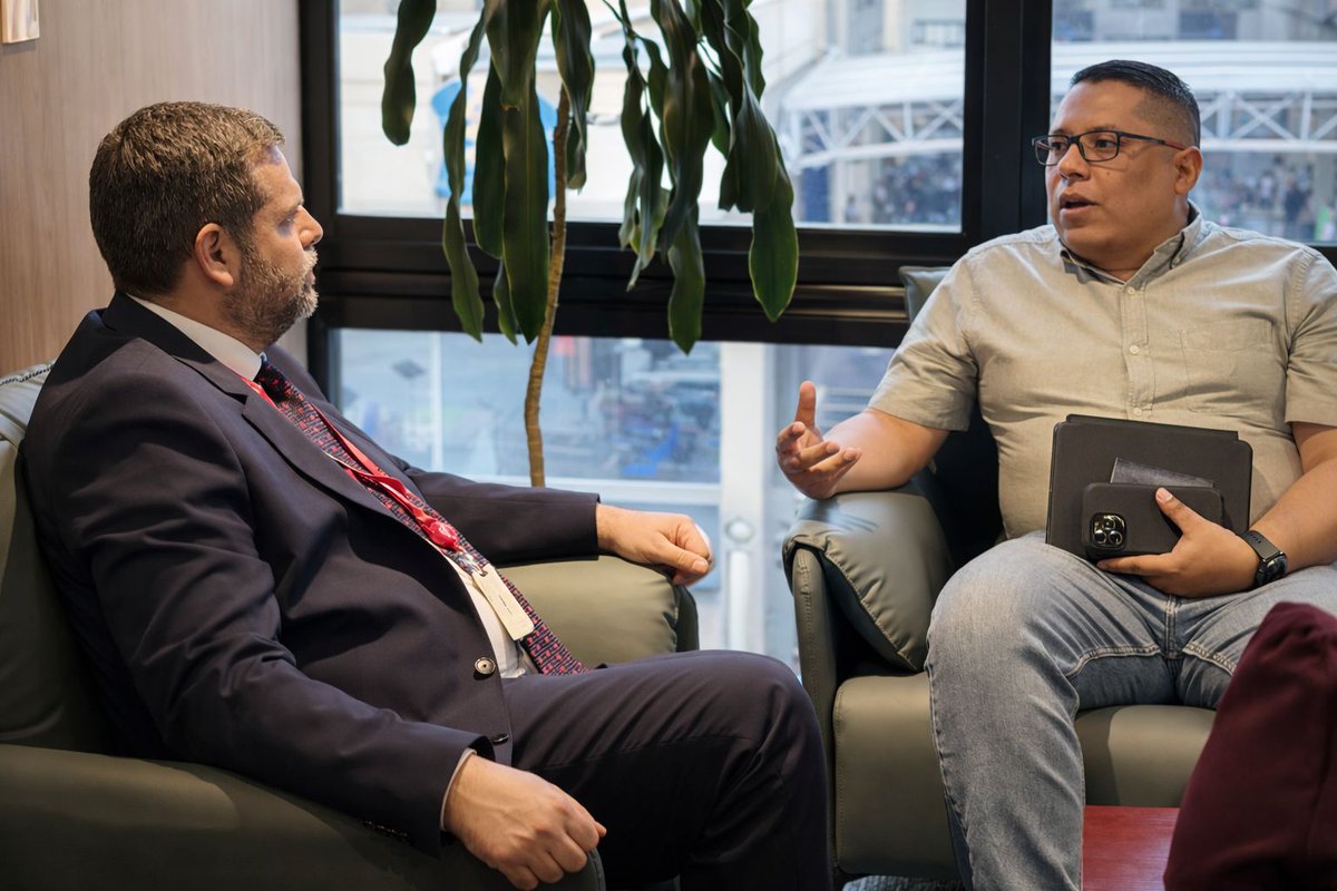 PNUDHonduras's tweet image. Recibimos al Alcalde de @MuniDeQuimistan Rubén Pacheco para conversar sobre #desarrollo económico local, #descentralización y #planificación estratégica

Intercambiamos ideas sobre oportunidades para su #municipio y la importancia de construir #alianzas