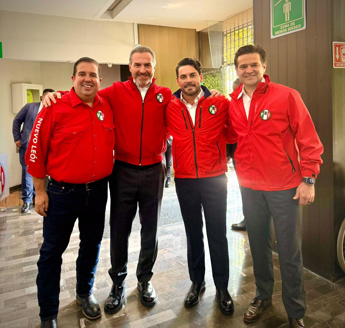 Personajes tweet media