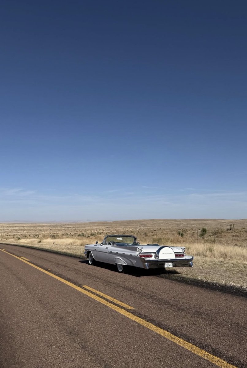 A little behind the scenes of today’s photo shoot 🤠📸