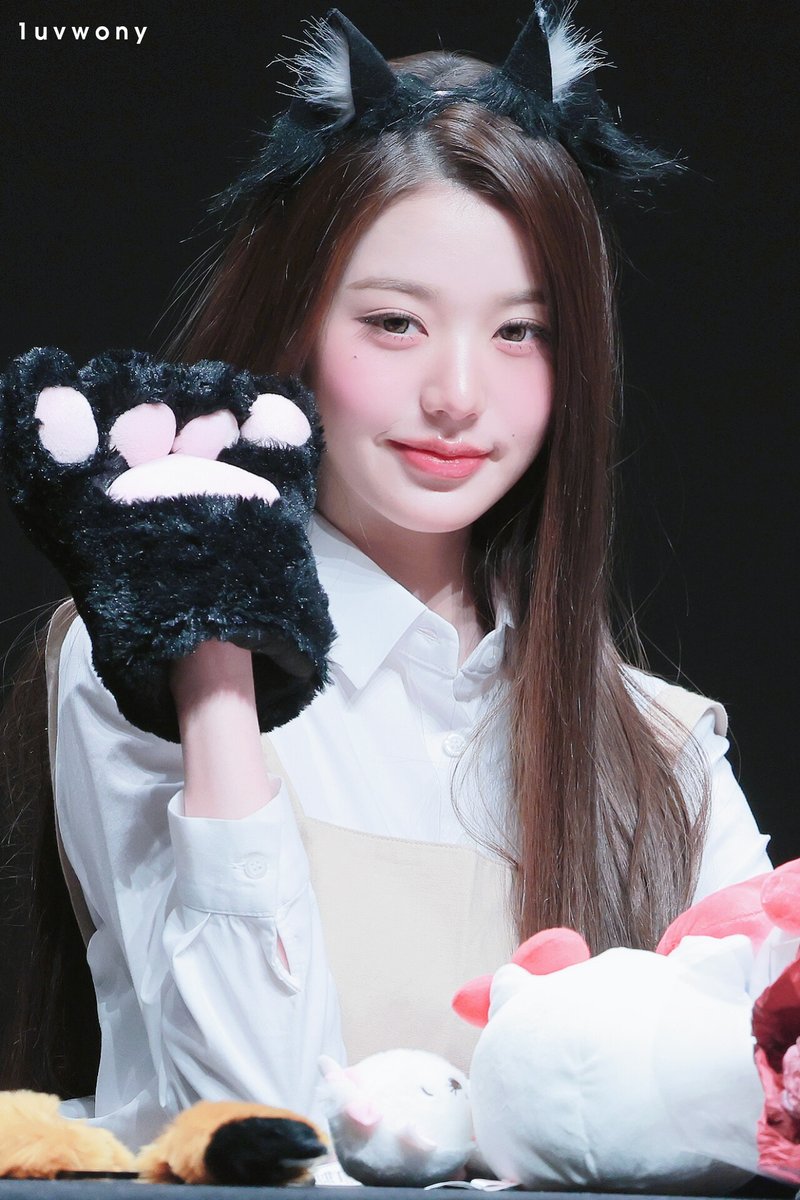 1uvwony's tweet photo. 260314 🐈‍⬛🖤

#아이브 #IVE #원영 #장원영 #WONYOUNG #JANGWONYOUNG https://t.co/0RjczE4J3d