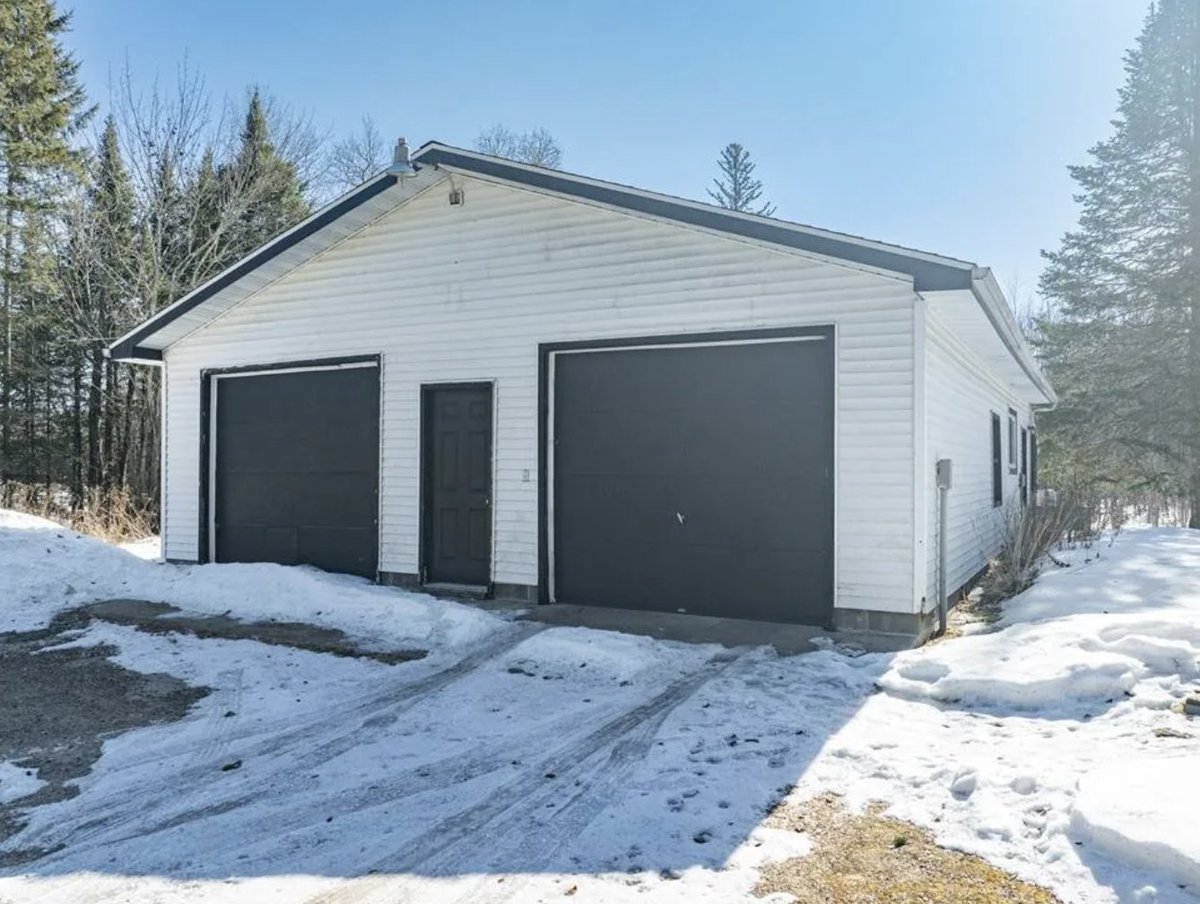 CountryLife717's tweet image. c.1900 #Minnesota Country former #Schoolhouse on 5.35 #Acres $239K

countrylifedreams.com/c-1900-minneso…