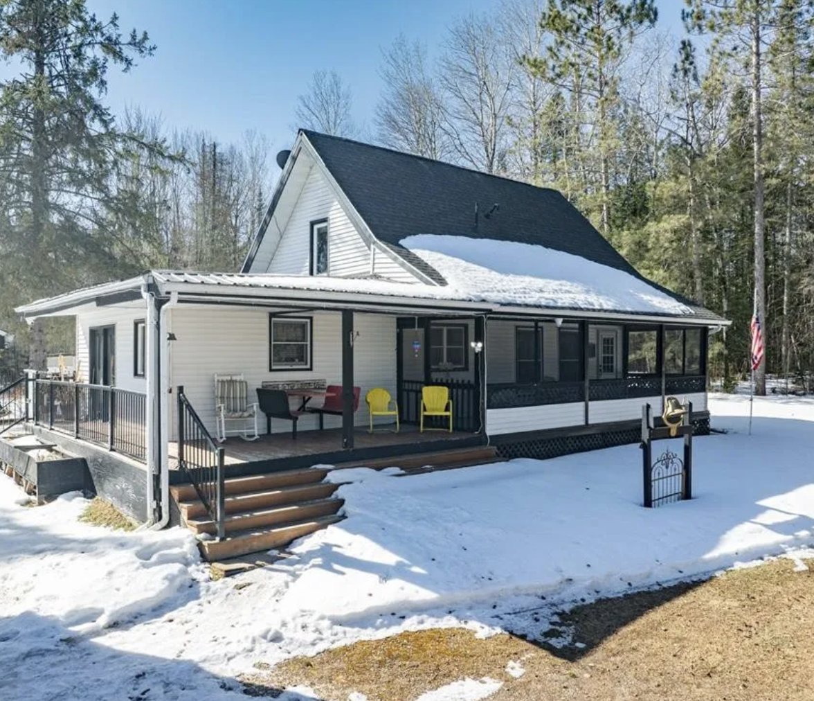 CountryLife717's tweet image. c.1900 #Minnesota Country former #Schoolhouse on 5.35 #Acres $239K

countrylifedreams.com/c-1900-minneso…
