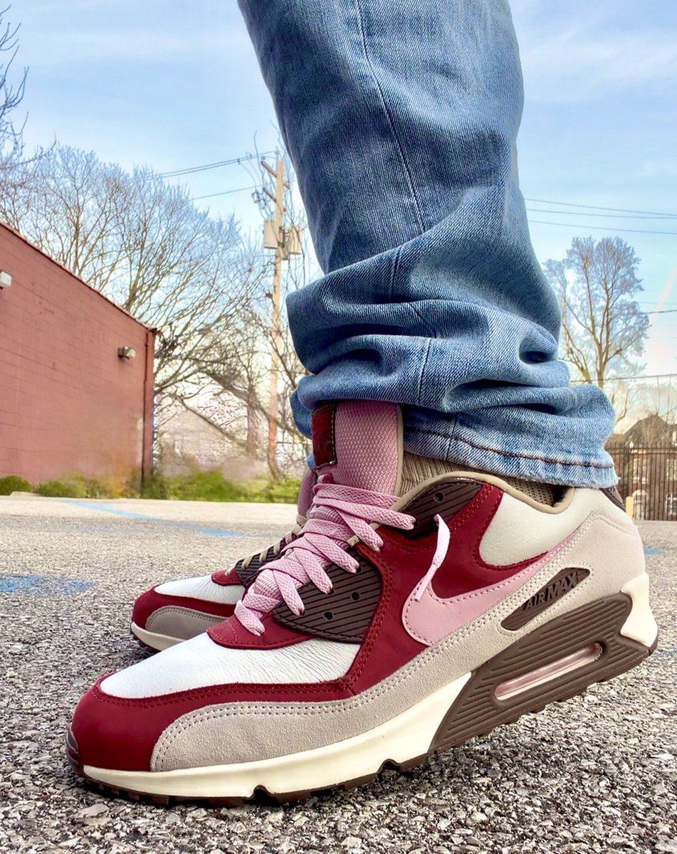 _Sho_314's tweet photo. Beautiful day in the neighborhood today
π Air Max 90 Bacon π₯
#Nike #AirMax #AirMaxness #Sneakers #InfiniteCloset https://t.co/JhjbuT518L