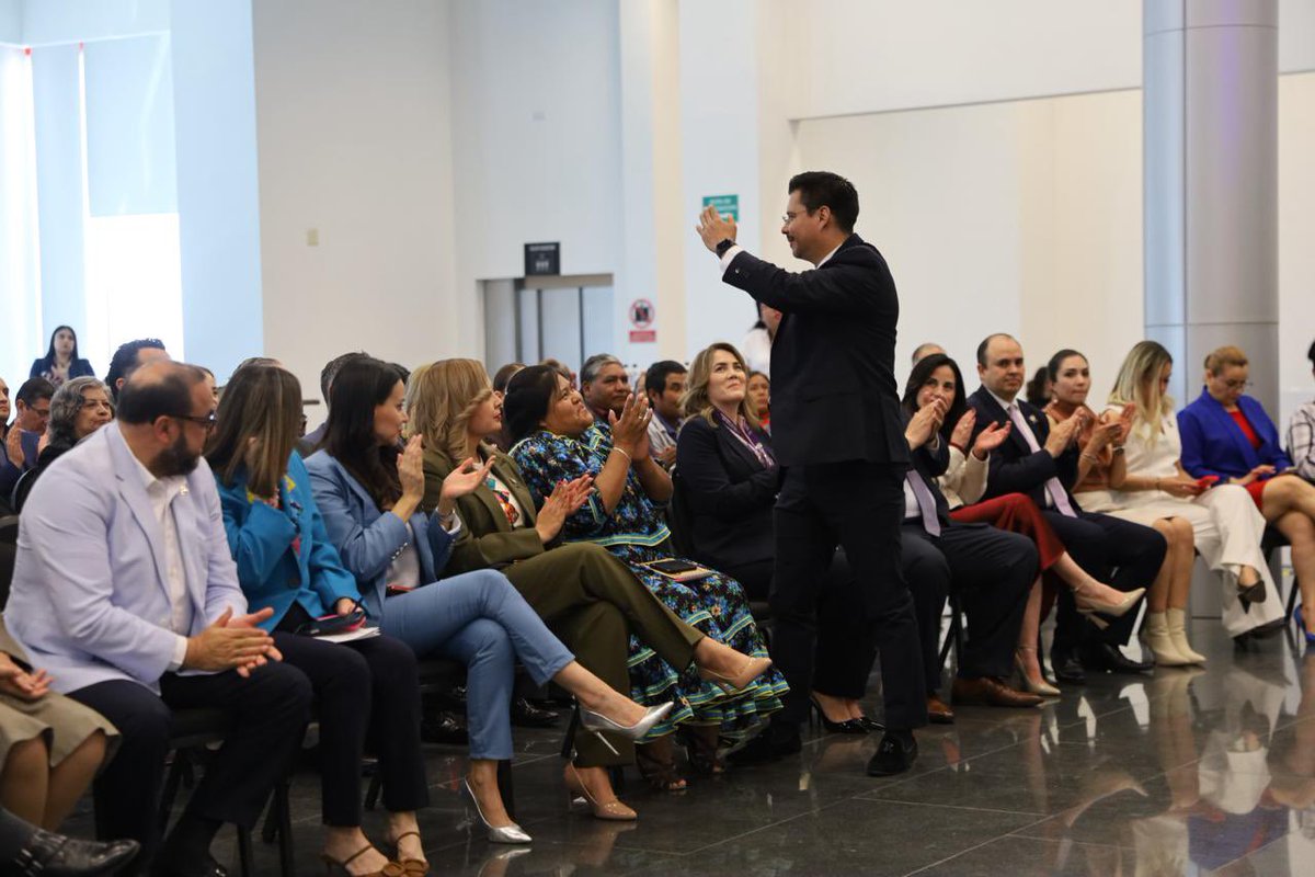 TEEChihuahua tweet media