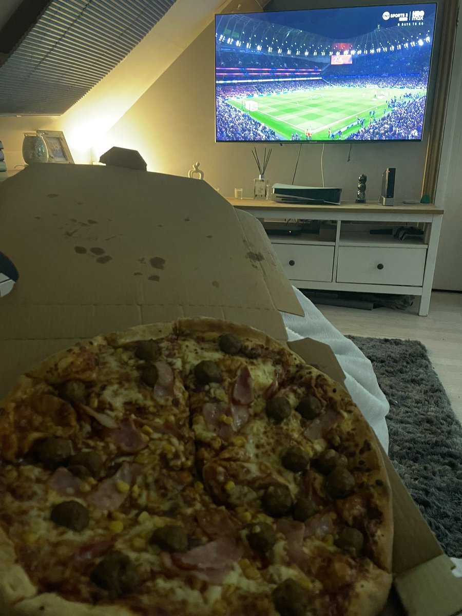 Alex bee tweet media