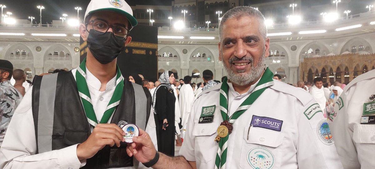 scouts_org_sa's tweet photo. كرّمت قيادة معسكر الخدمة العامة بمكة المكرمة لموسم رمضان  عدداً من الفتية والشباب المتميزين ميدانياً في ساحات المسجد الحرام، كما كرمت القطاعات الكشفية المتميزة، وذلك تقديراً لجهودهم الملموسة في خدمة ضيوف بيت الله الحرام من المعتمرين والزوار. https://t.co/8Dm75UaHSm https://t.co/Tpkf8JiTEJ