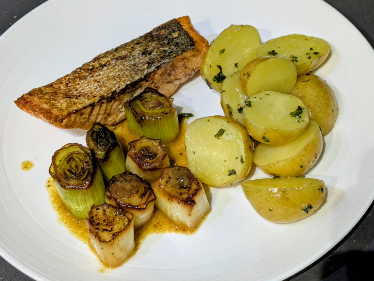 Howard's Plate tweet media