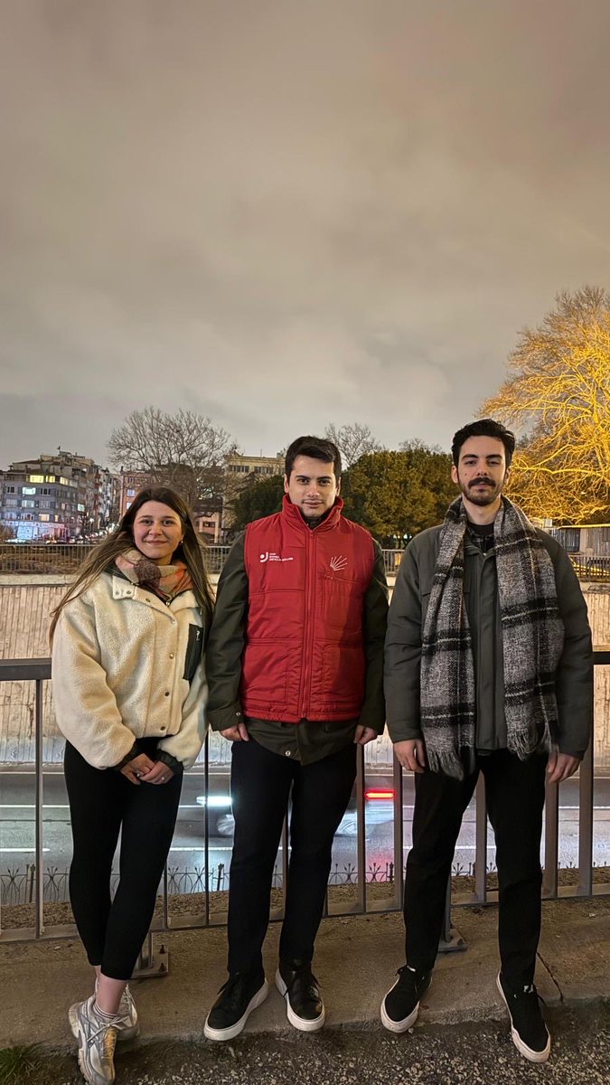 Bugün Saraçhane’de halkın iradesine sahip çıkmak için bir aradaydık.
Ekrem İmamoğlu yalnız değildir; çünkü bu meydanlarda umut var, dayanışma var, halkın gücü var.  
Biz buradayız, birlikteyiz ve mücadelemizi büyütmeye kararlıyız.