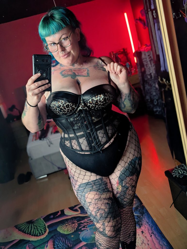 MissZoeB1__'s tweet photo. 🤭 https://t.co/o2pf6dgnkO