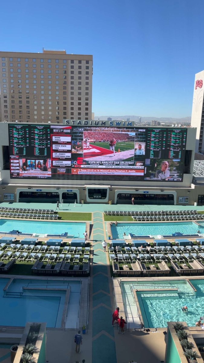 NFLmaxi1's tweet photo. Let’s do it ! #stadiumswim https://t.co/jORhBJZK5c