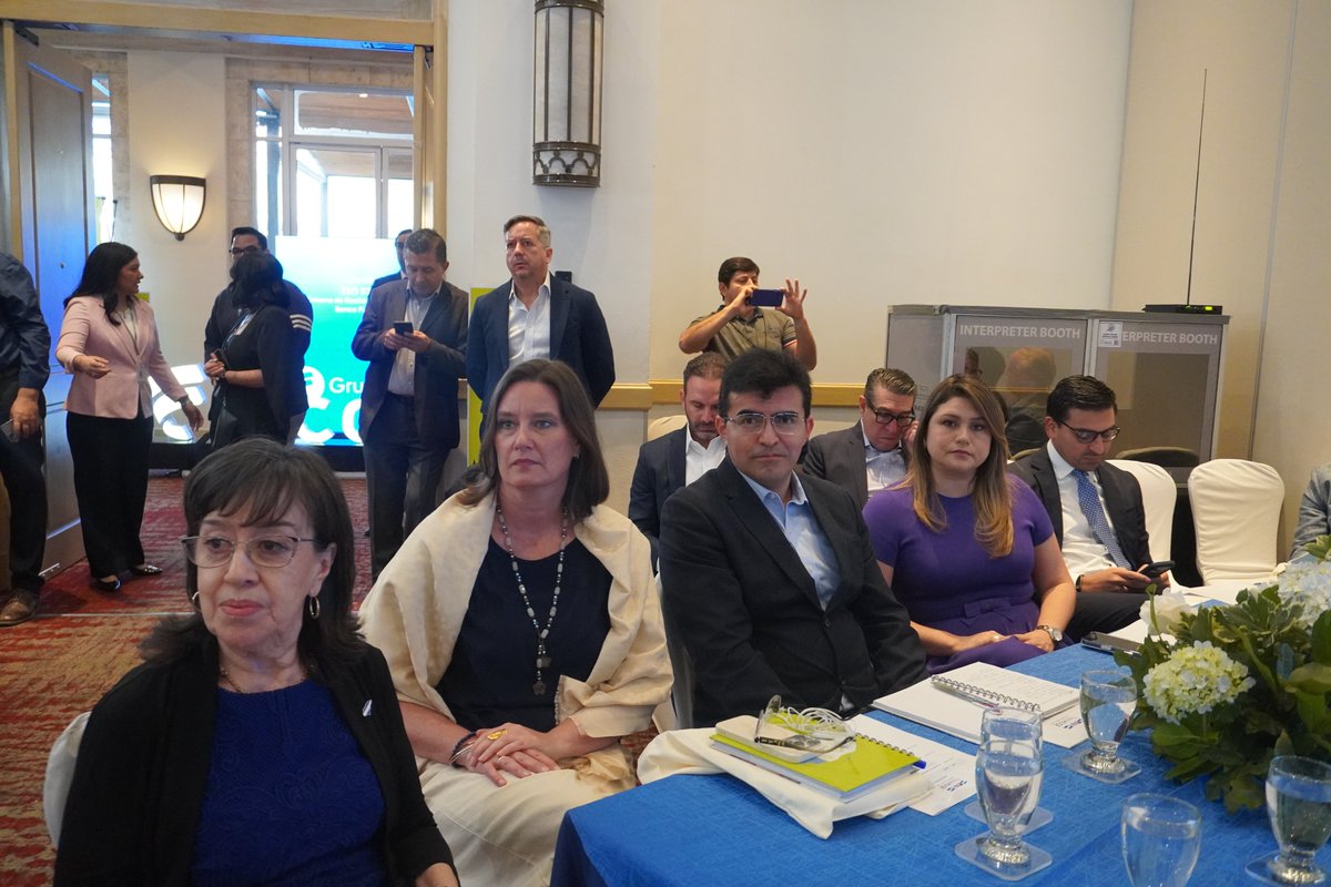 julia_johannsen's tweet photo. Participamos en el Foro de Integración Energética del Triángulo Norte de #ThinkHUGE, un espacio de alto nivel, para impulsar la competitividad e integración regional en el sector energético.@el_BID y @BIDInvest Confirma el compromiso y aporte al sector eléctrico en la región.⚡⚡ https://t.co/bizmflmw2x