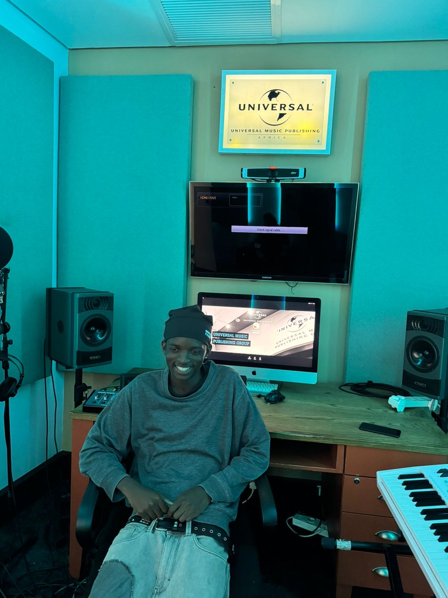 Mxchael Blue tweet media