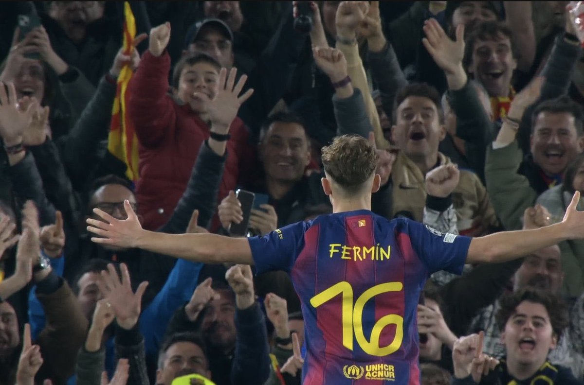 lamine Yamal Ball ⚽️ 🐐❤️💙 tweet media