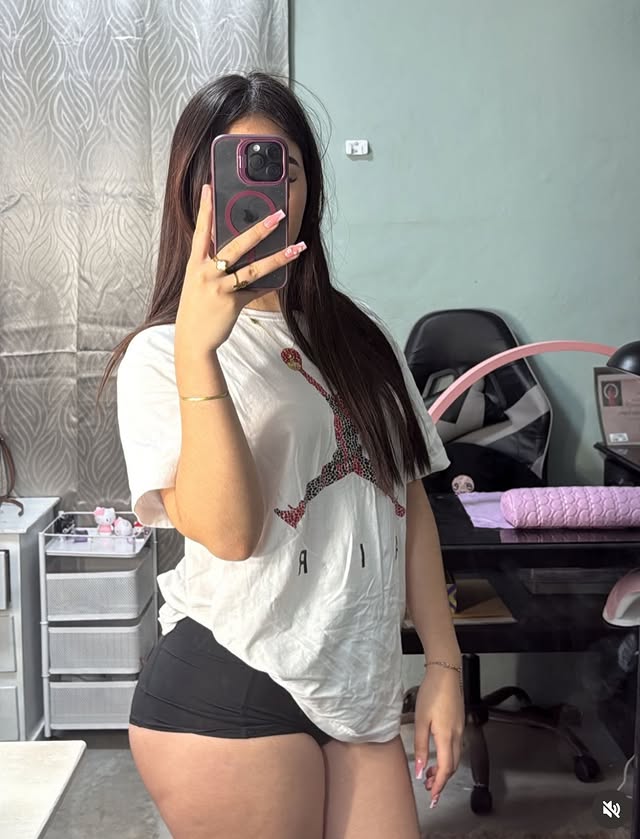 Mini Shorts X 82K tweet media