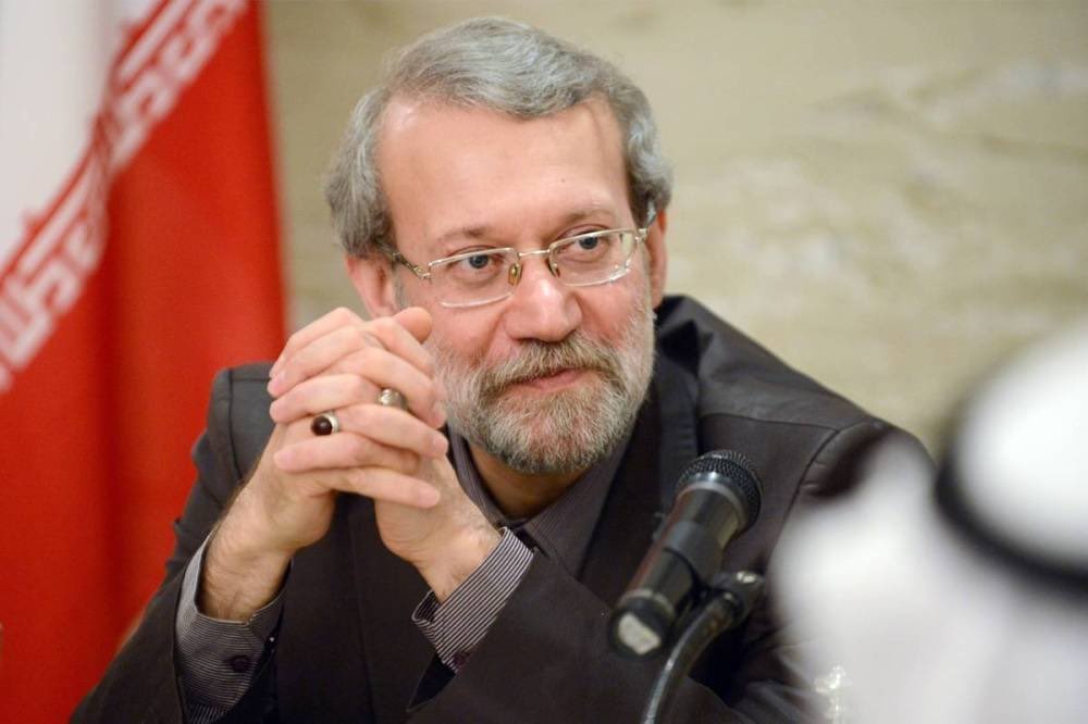 علي خامنئي 
علي شمخاني 
علي لاريجاني 
ما زال اسم علي يرعبهم منذ يوم خيبر

ان غاب علي جاء علي
ولن تسقط رايتنا 
ما دمنا على نهج علي 
علية السلام