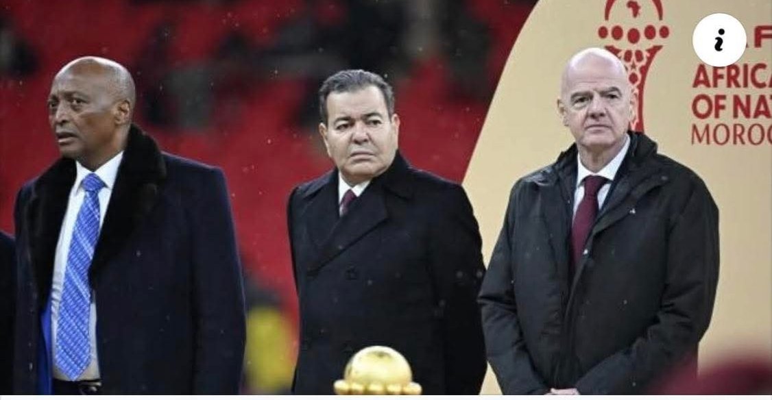 ModouSy10585489's tweet photo. @RCAofficiel the three most corrupt idiots in world football https://t.co/kdSGQIJMVD