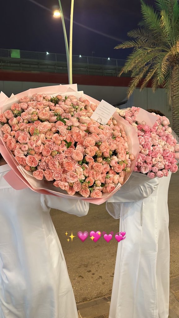 mashaier_gift's tweet photo. الباقة اللي تستاهلها كل أنثى صباح العيد💕💕 https://t.co/o6EpilGw2l