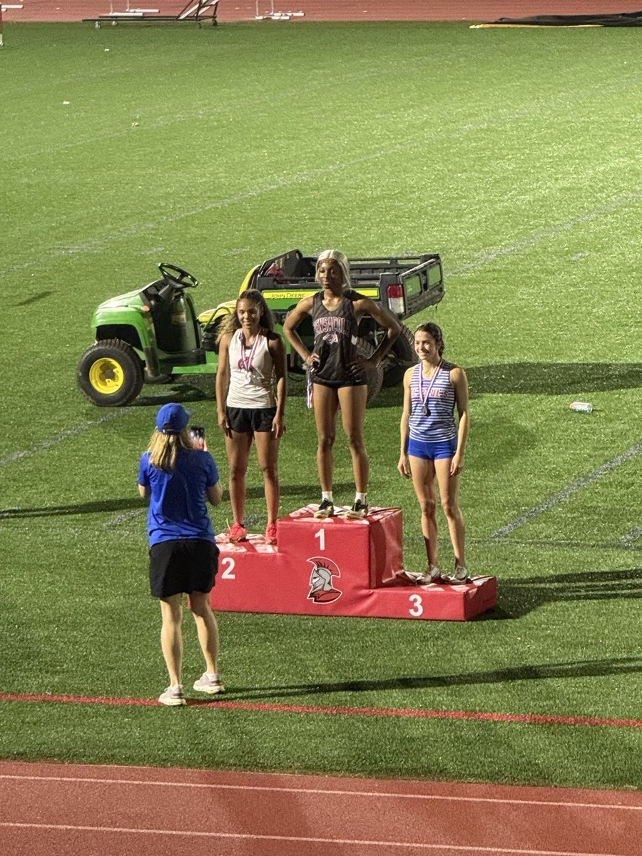 syniahughley's tweet photo. 🥇place in the 300mh. Was a PR for me I wanted to dominate and the goal was to come harder and beat last years time and that’s what I did! Beyond grateful for the talent god gifted me with💪 https://t.co/V5UxrBshzf