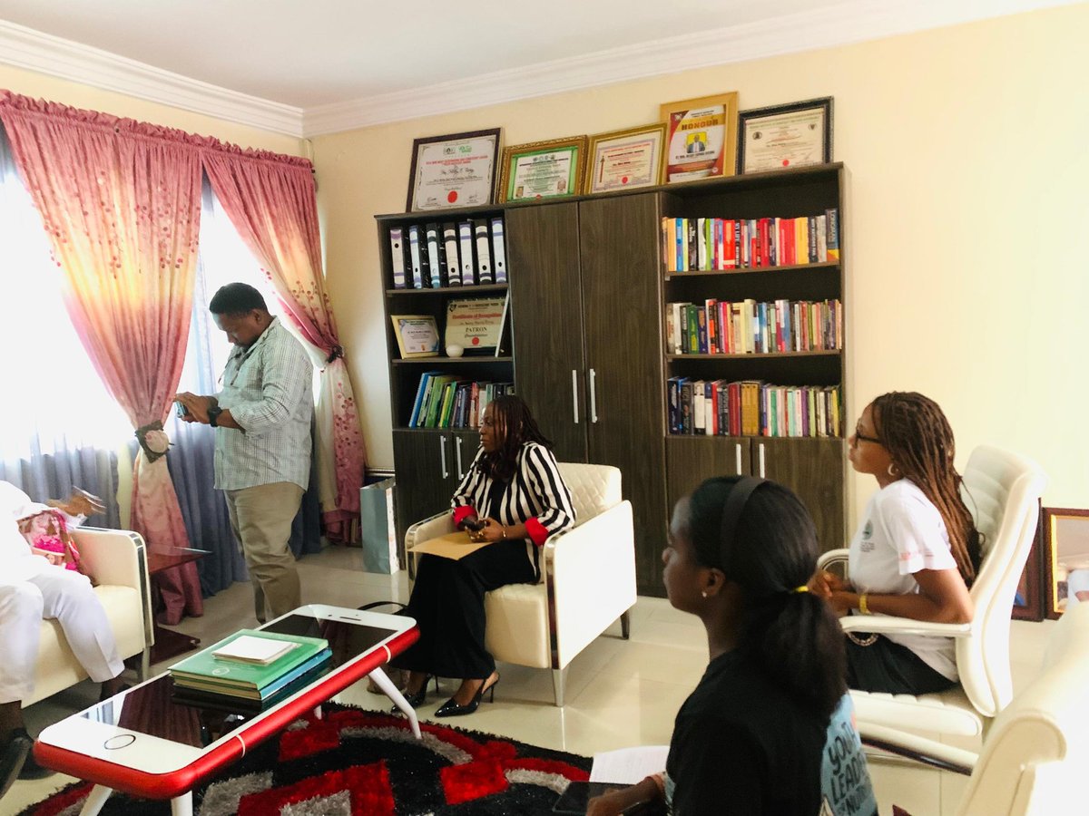 SUNYouthNetNig's tweet photo. Yesterday, our team in Cross River paid an advocacy visit to RT. Hon. @Hilary_bisong01 Chairman, House Committee on Health, Nutrition and Food Security at the Cross River State House of Assembly.

We shared and advocate for a simple but practical idea that came directly from our https://t.co/P7xWGshguE