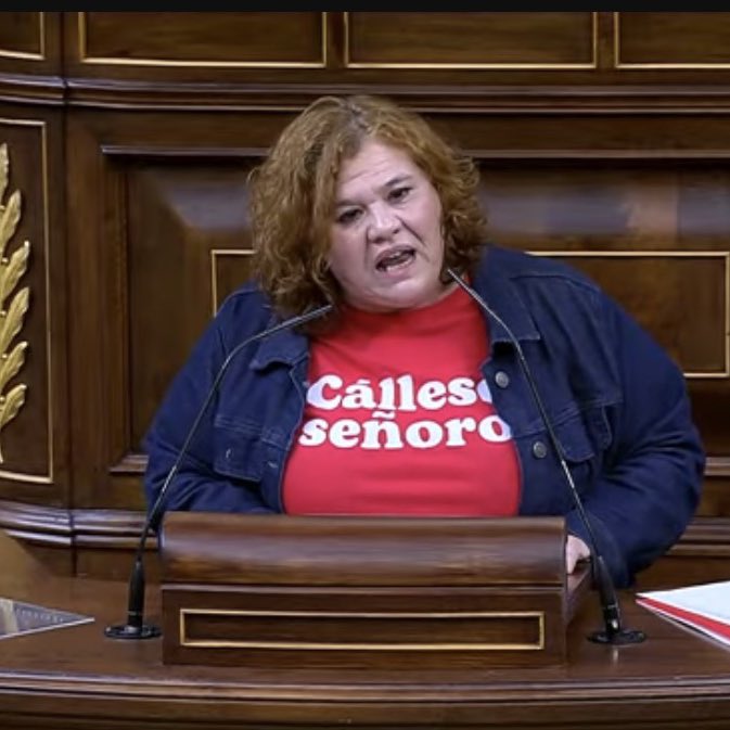 No deberíamos permitir que los diputados nos falten al respeto así vestidos en la sede de la soberanía del pueblo. Vestir adecuadamente es un signo de educación y en este país la estamos perdiendo. #LaRopaHabla