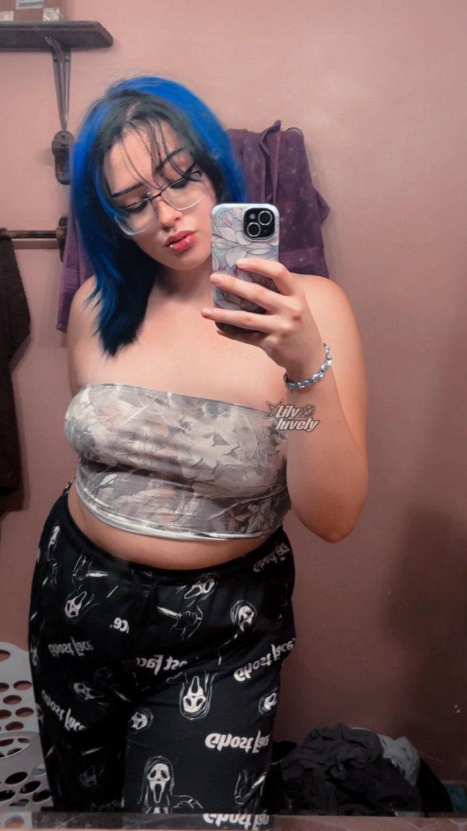 GoddessLuvely's tweet photo. need a baddie to ruin ur life https://t.co/E3IHI4vZGA