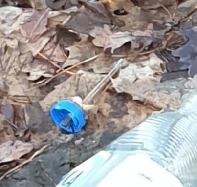 NafeNN_'s tweet photo. @nuvs98 No ciężko może być oddać plastikowe butelki po waleniu z nich wiadra XD I za każdym razem z jakiegoś powodu jest to cisowianka niegazowana https://t.co/uIrN9WPVuW