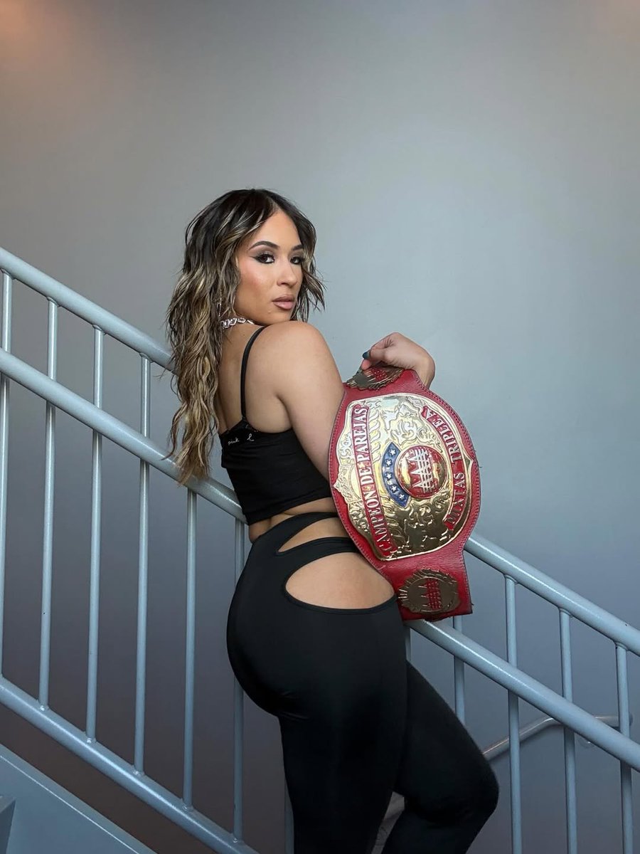 Hot Babes 'N Pro Wrasslin tweet media