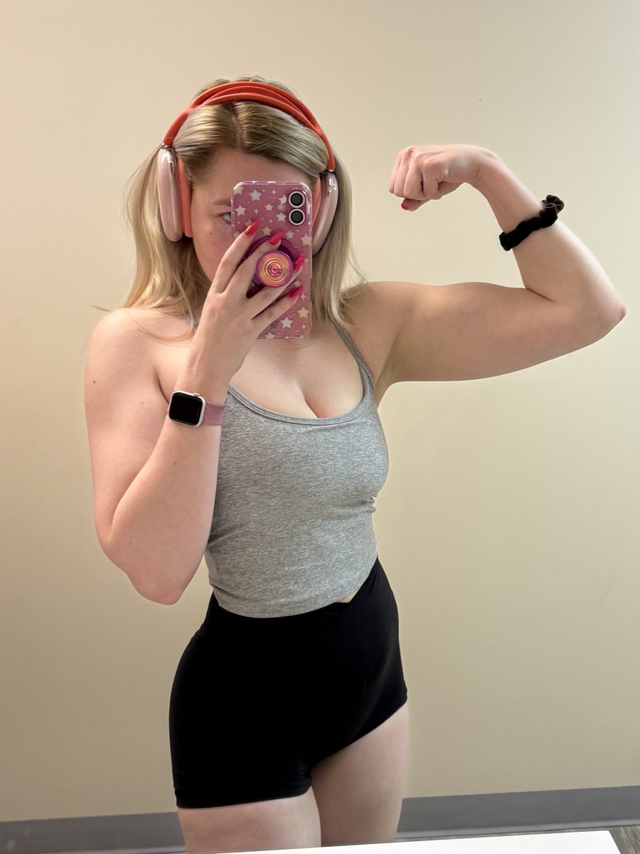 emeelzia tweet media