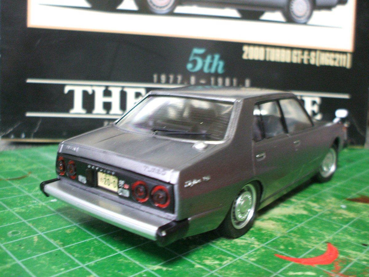 おはようございます！
今朝は、先程から再び雨が降り出してきました。
そのわりに暖かい朝ですね！
結構、楽な朝を迎えました。
今朝は、9625kHzでトルコの声、フランス語放送が始まりましたので、ワッチしています。
暖かく感じて来ましたので、プラモを作り初めました！
ケツ下がりは日産社！