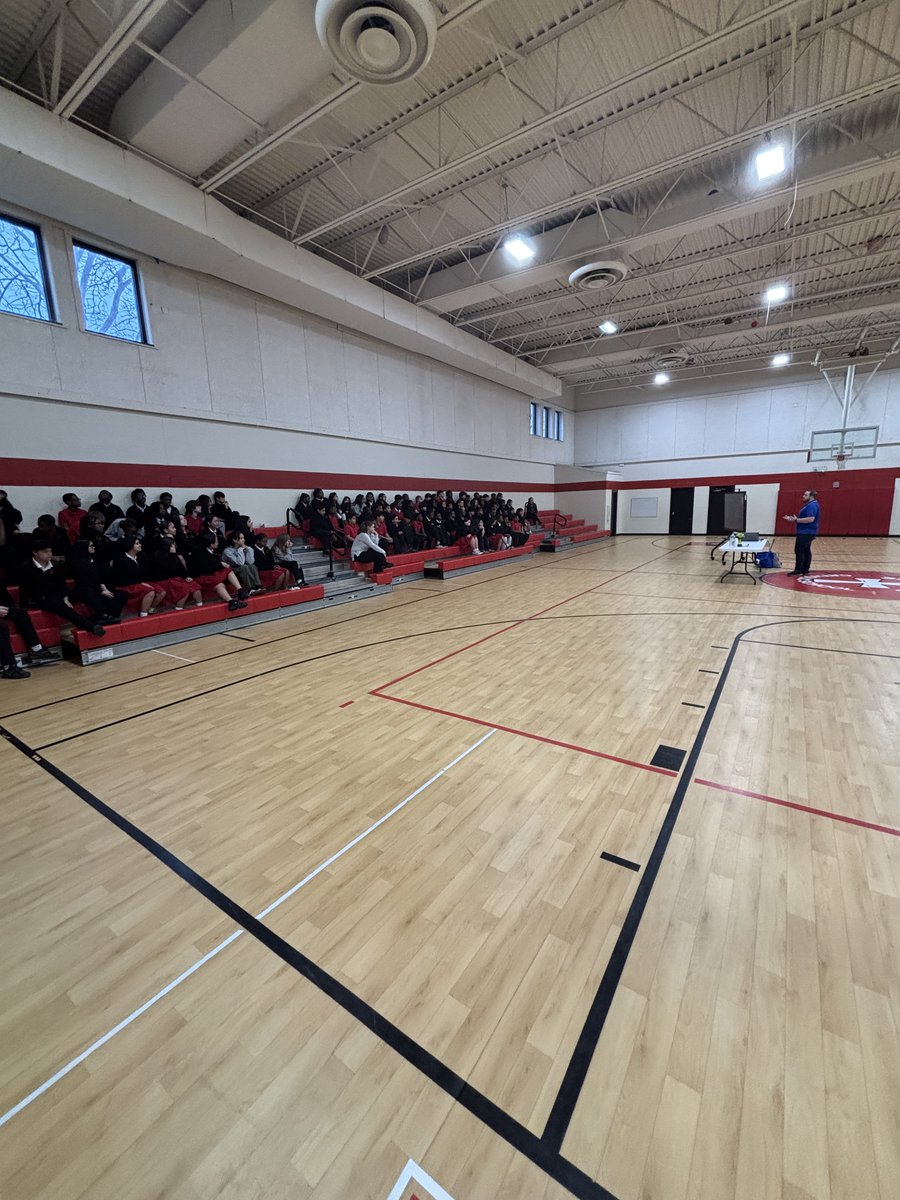 MikeBehrensWX's tweet image. Hands down, the best part of being a meteorologist is getting to go to schools and community events to help educate folks and talk about the weather! These are a few images from my talk at St Josephine last week here in #Columbus!

#10TV #10WeatherImpact #OHwx