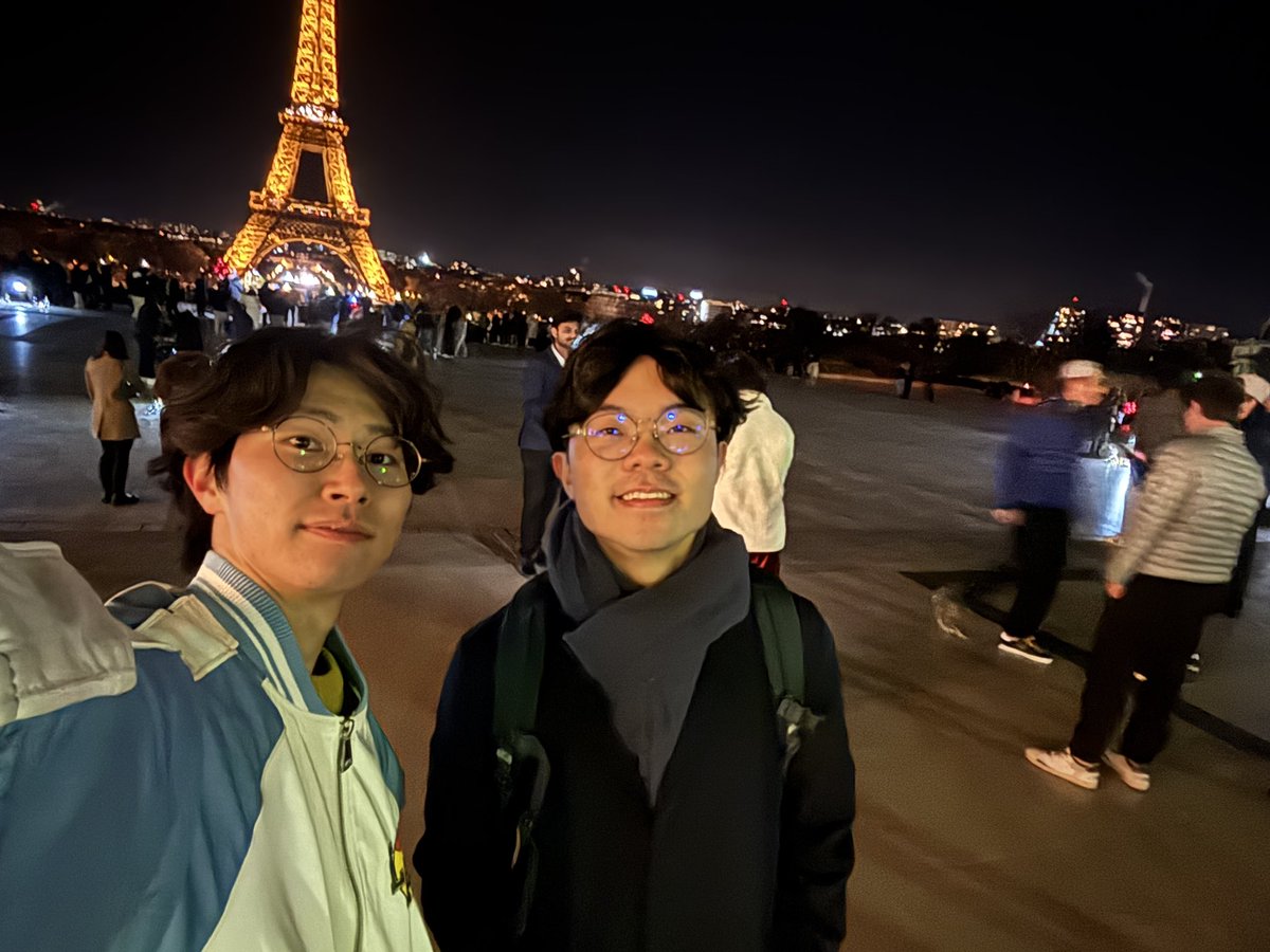 FukuyamaHinata's tweet photo. 3泊4日でパリ旅行に行ってきました🇫🇷

毎日10キロ以上歩いて、たくさんの名所を回るとこができました。念願の大きなホールでのコンサートも聴くことができ大満足！ブルックナーに圧倒されました！

そして、4日間お世話してくれた光 @lovegitaak ありがとう！！ https://t.co/PMbeXcXw8A