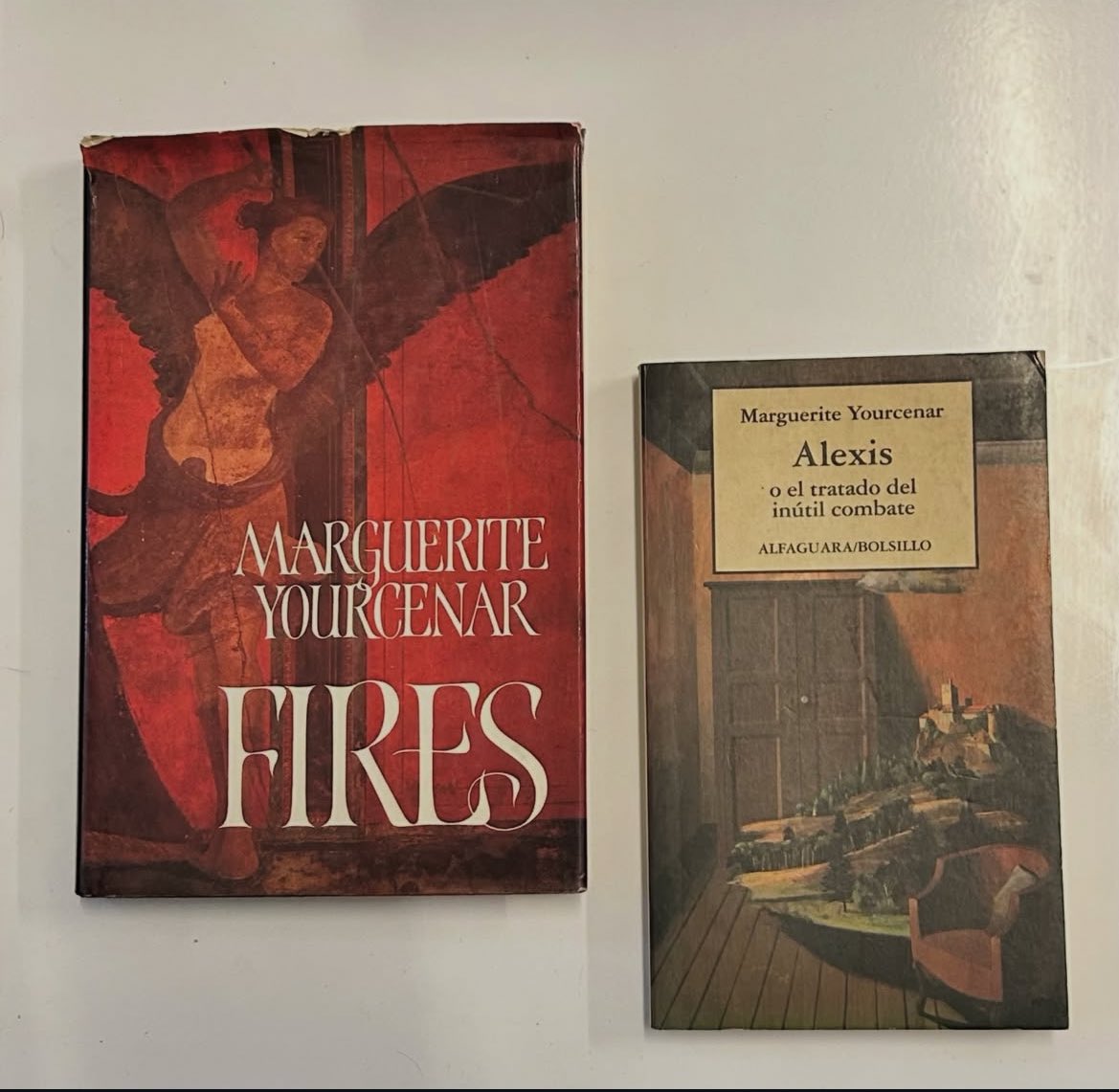 AliasCane's tweet image. ¡Yourcenar! (O cada quién su Marguerite) - en el Pony tenemos estas chuladas de la soberbia escritura. Una compilación de textos inspirados en los mitos griegos y la memorable novela sobre el amor y la sexualidad. Se pueden ir en combo o por separado. ¿Quién jala? #yourcenar