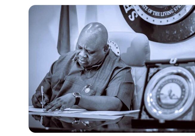 By d special grace of God, one will become d president of federal republic of Nigeria in 2027 while d other will complete his 8 years as d governor of my dear state.