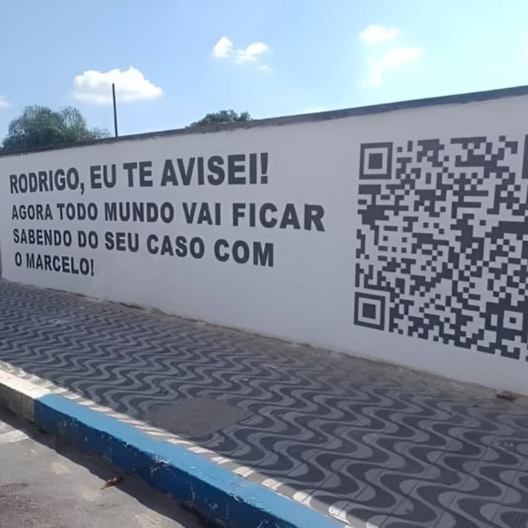 Letreiros e placas (e outras coisas) estranhas tweet media
