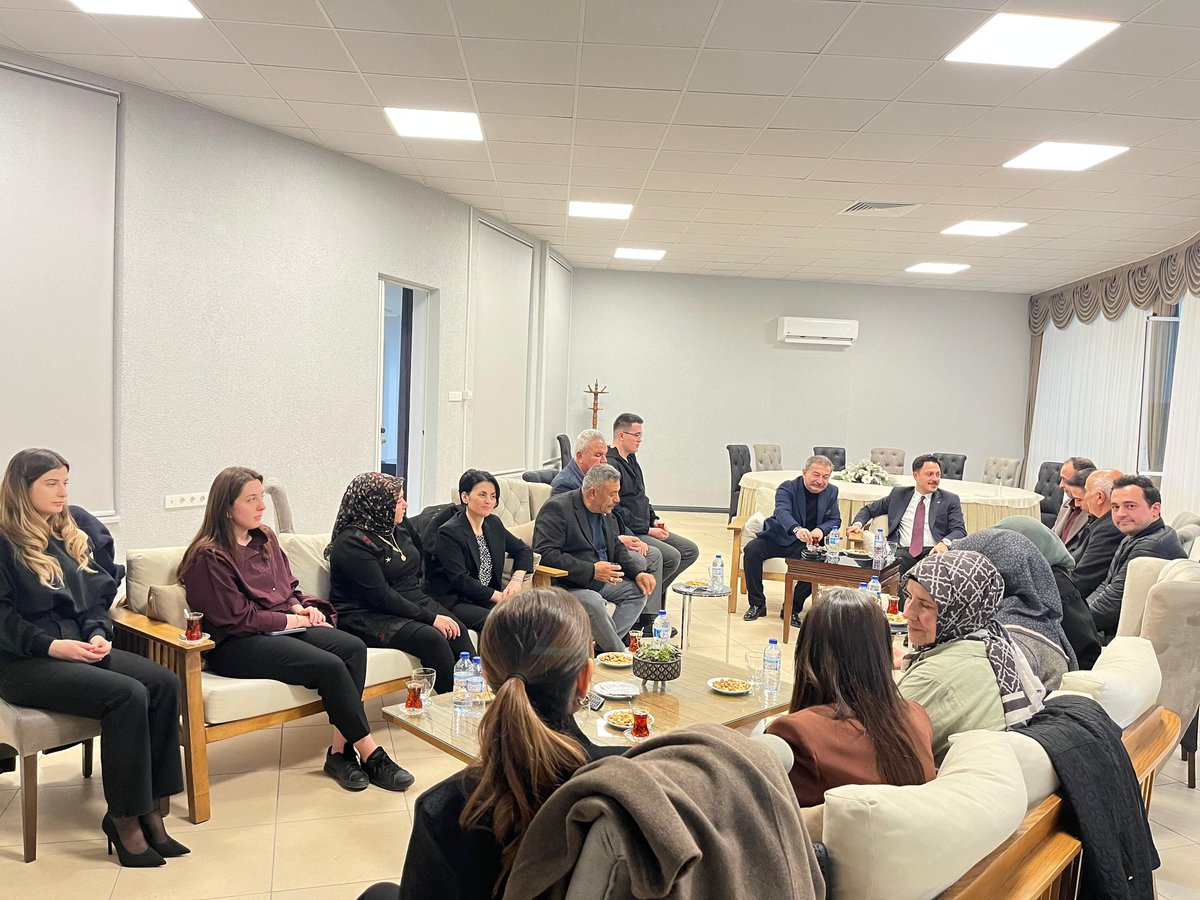 Kaymakamımız Tugay CİNGİRT, aziz şehitlerimizin kıymetli aileleri ile iftar programında bir araya geldi. İl Emniyet Müdürümüz Mustafa IŞIK ve kıymetli eşi Yasemin IŞIK hanımefendi ile birlikte ailelerimizle sohbet eden Kaymakamımız, ailelerimizin Ramazan Bayramını tebrik etti.