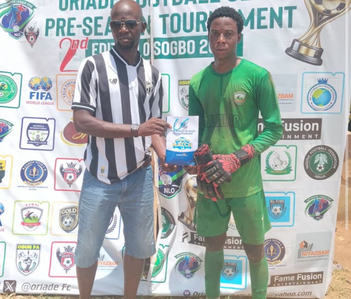 Ademola John a young goalkeeper of kamal FC with great saves deciding the full time draw of the game against Na Royal FC Ilemona won the man of the match award 🥇