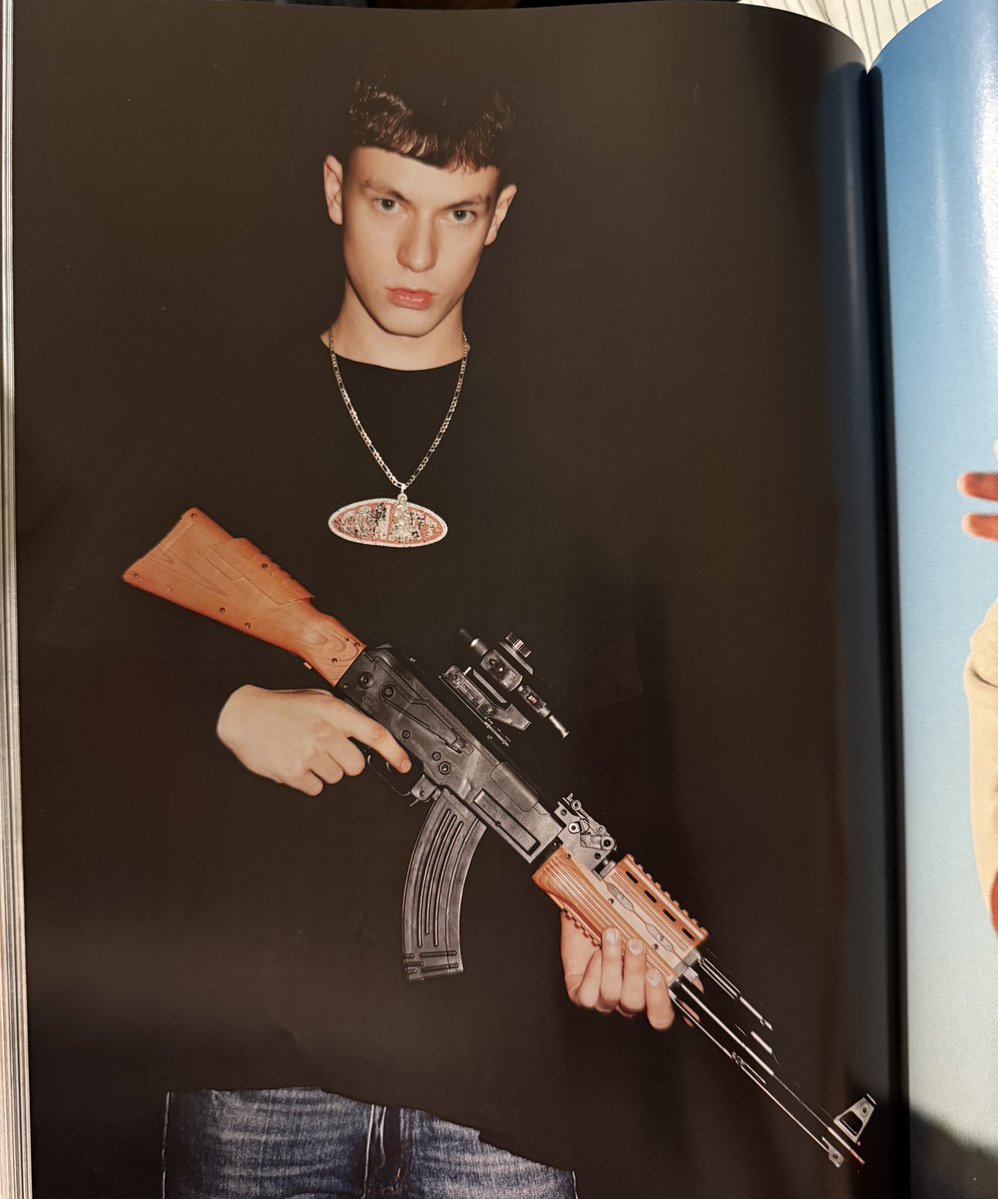 hourly bladee 🗡️🃏🛡️ tweet media