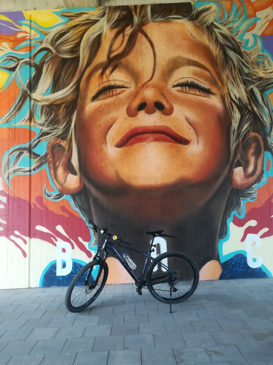 Fredlako tweet media