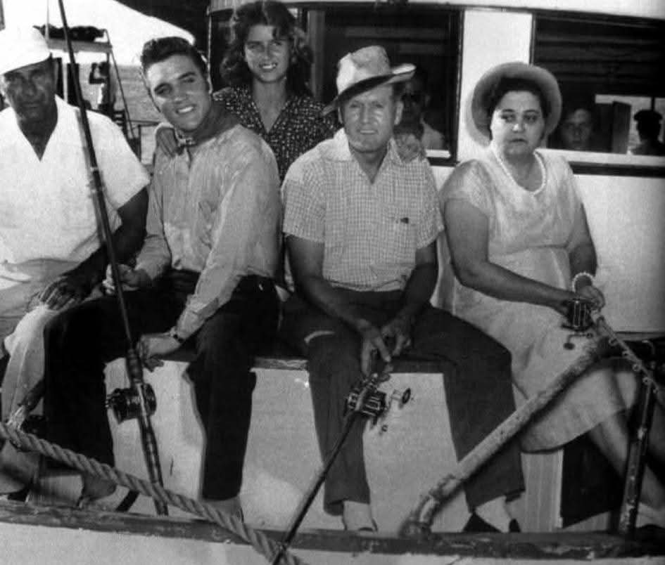 True Elvis Fan 4Life 🕺🎸🎤 tweet media